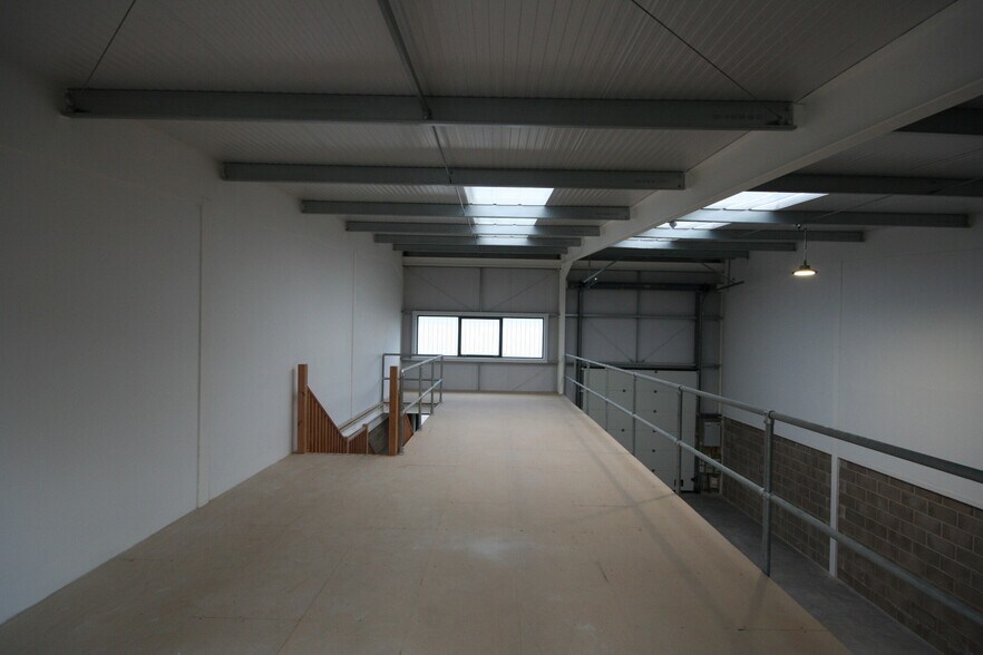 Commerce Close, Westbury à louer - Photo de l’immeuble – Image 3 sur 3