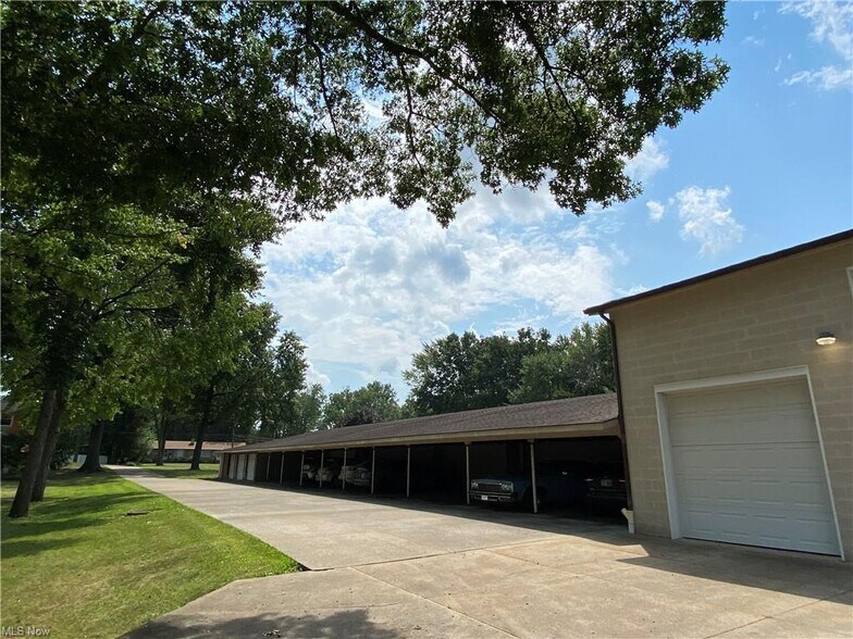 5325 13th St SW, Canton, OH à louer - Photo de l’immeuble – Image 2 sur 8