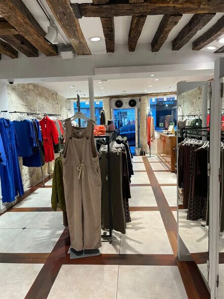 Local commercial dans Paris à louer - Photo intérieure – Image 1 sur 3