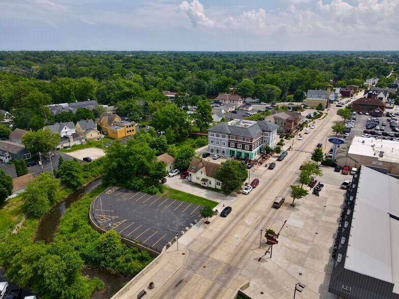 144 Main St, Thiensville, WI à vendre - Photo de l’immeuble – Image 3 sur 6