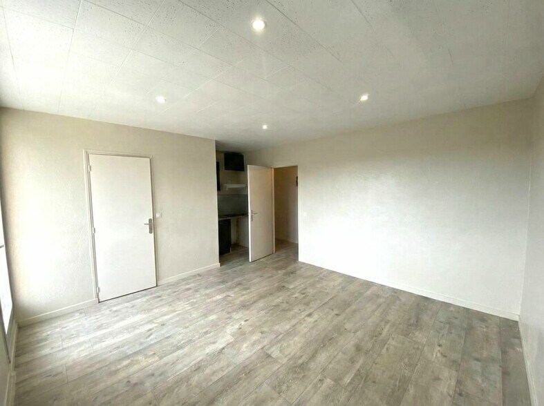 Bureau dans Grasse à louer - Photo intérieure – Image 2 sur 4