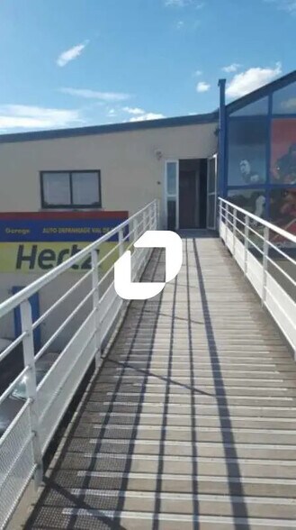 Bureau dans Morainvilliers à louer - Photo de l’immeuble – Image 3 sur 4