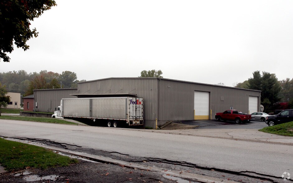 3900 W Roll Ave, Bloomington, IN à louer - Photo de l’immeuble – Image 2 sur 3
