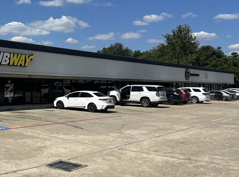 701 E Main St, Tomball, TX à louer - Photo de l’immeuble – Image 2 sur 3