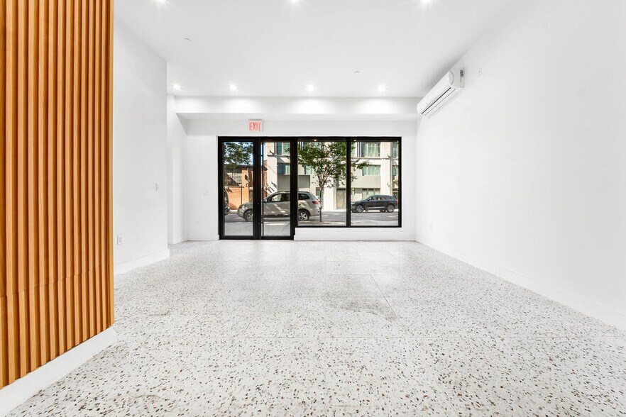 37-29 32nd St, Long Island City, NY à vendre - Photo de l’immeuble – Image 2 sur 13