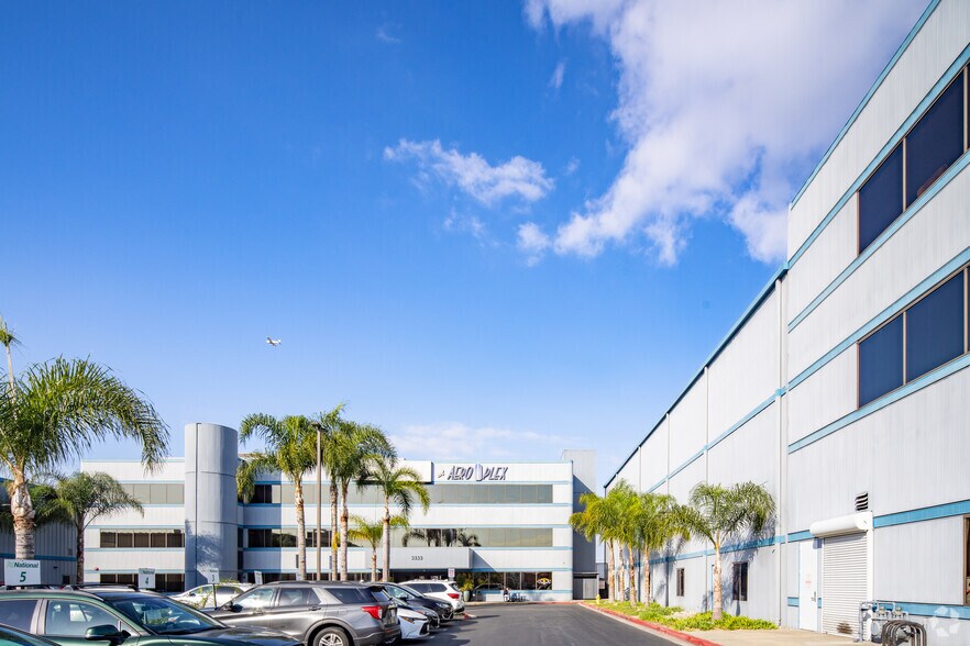 3355 E Spring St, Long Beach, CA à louer - Photo de l’immeuble – Image 3 sur 6