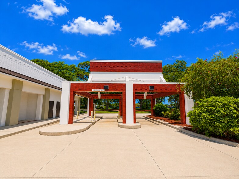 5501-5555 Roosevelt Blvd, Clearwater, FL à louer - Photo de l’immeuble – Image 2 sur 8