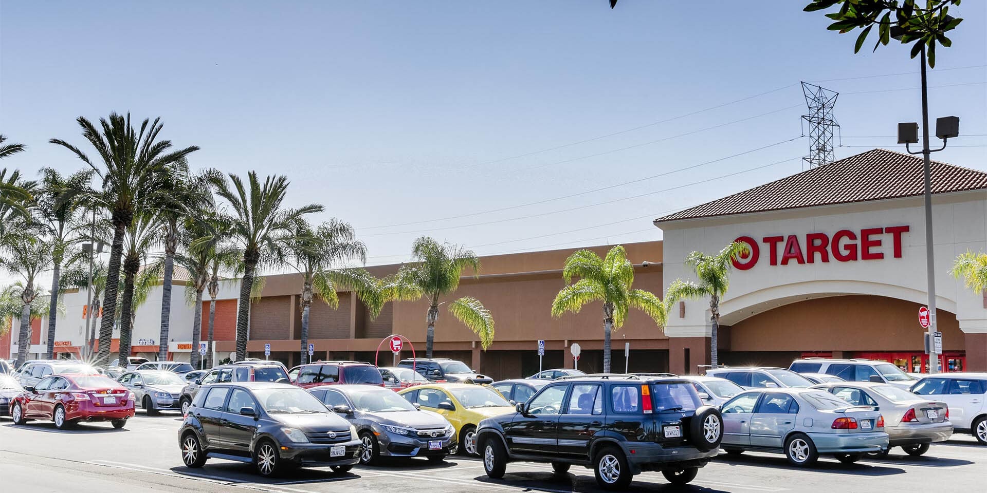 5700 Firestone Blvd, South Gate, CA à louer Photo principale– Image 1 sur 8