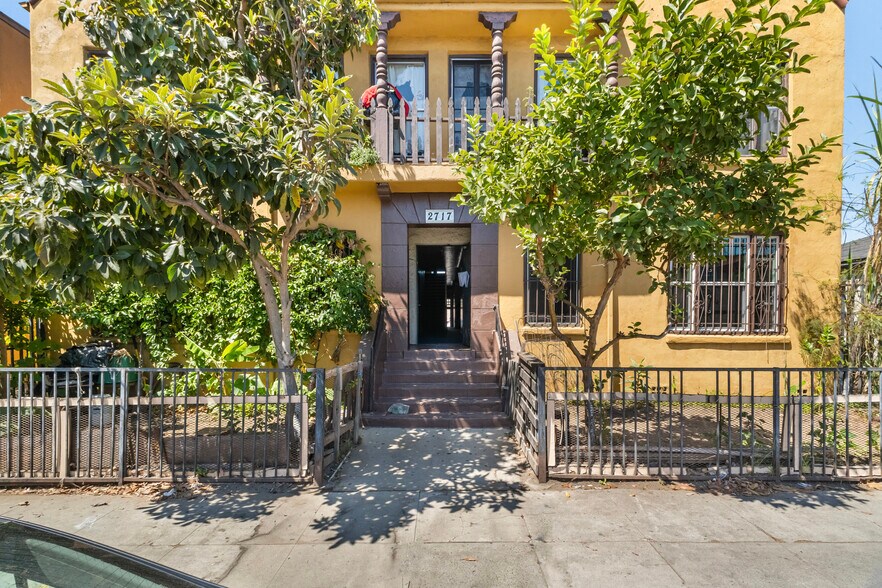 2717 S Budlong Ave, Los Angeles, CA à vendre - Photo de l’immeuble – Image 3 sur 29