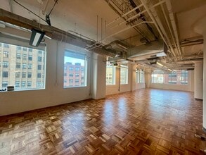 119 Spadina Ave, Toronto, ON à vendre Photo intérieure– Image 2 sur 5