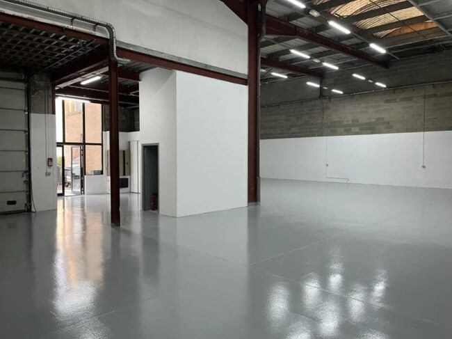 Plus de détails pour Bureau, Local d'activités à louer