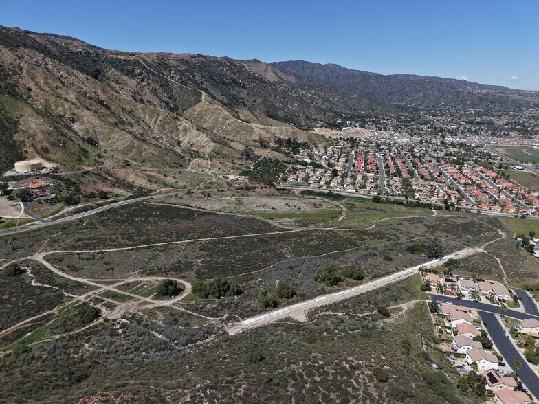 32356 Shoreline dr, Lake Elsinore, CA à vendre - Photo de l’immeuble – Image 2 sur 7