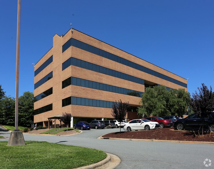 799 Hanes Mall Blvd, Winston-Salem, NC à vendre - Photo de l’immeuble – Image 2 sur 14
