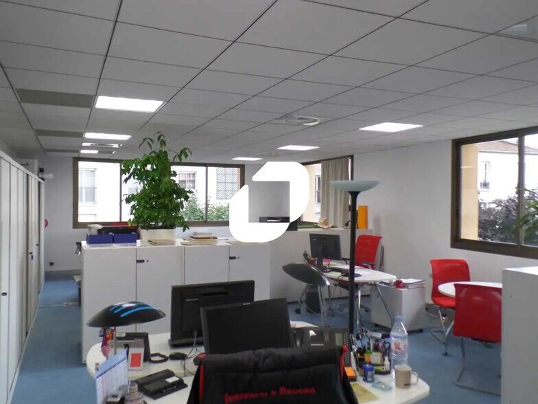 Bureau dans La Garenne-Colombes à louer - Photo de l’immeuble – Image 3 sur 11