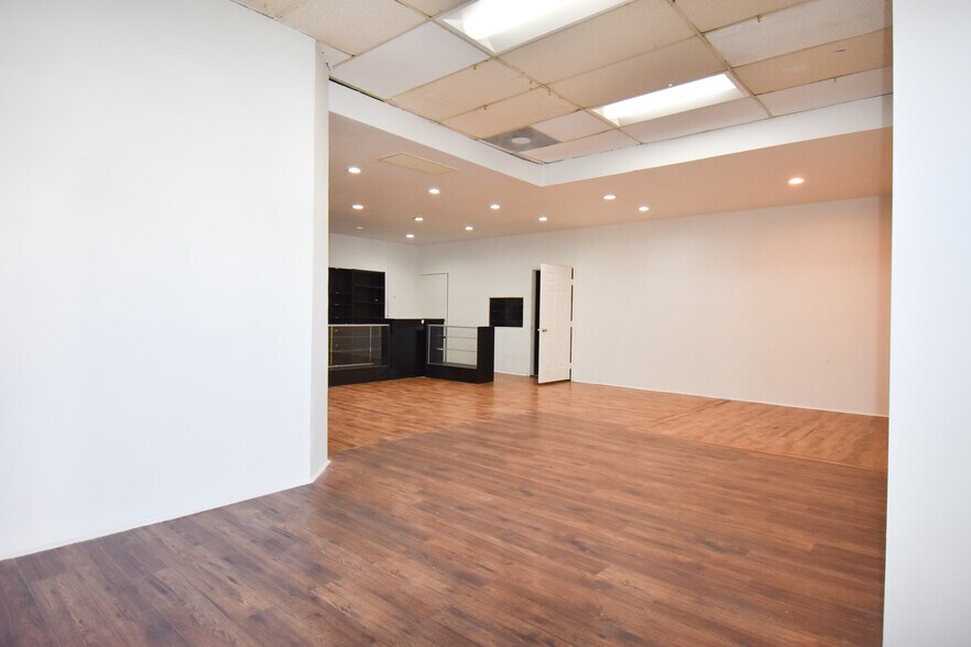 11142 Burbank Blvd, North Hollywood, CA à louer - Photo de l’immeuble – Image 3 sur 5
