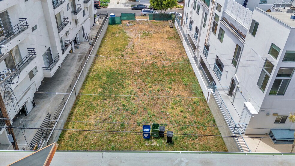 112 S Croft Ave, Los Angeles, CA à vendre - Photo de l’immeuble – Image 3 sur 12