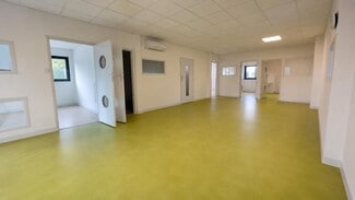 Plus de détails pour Local d'activités à louer