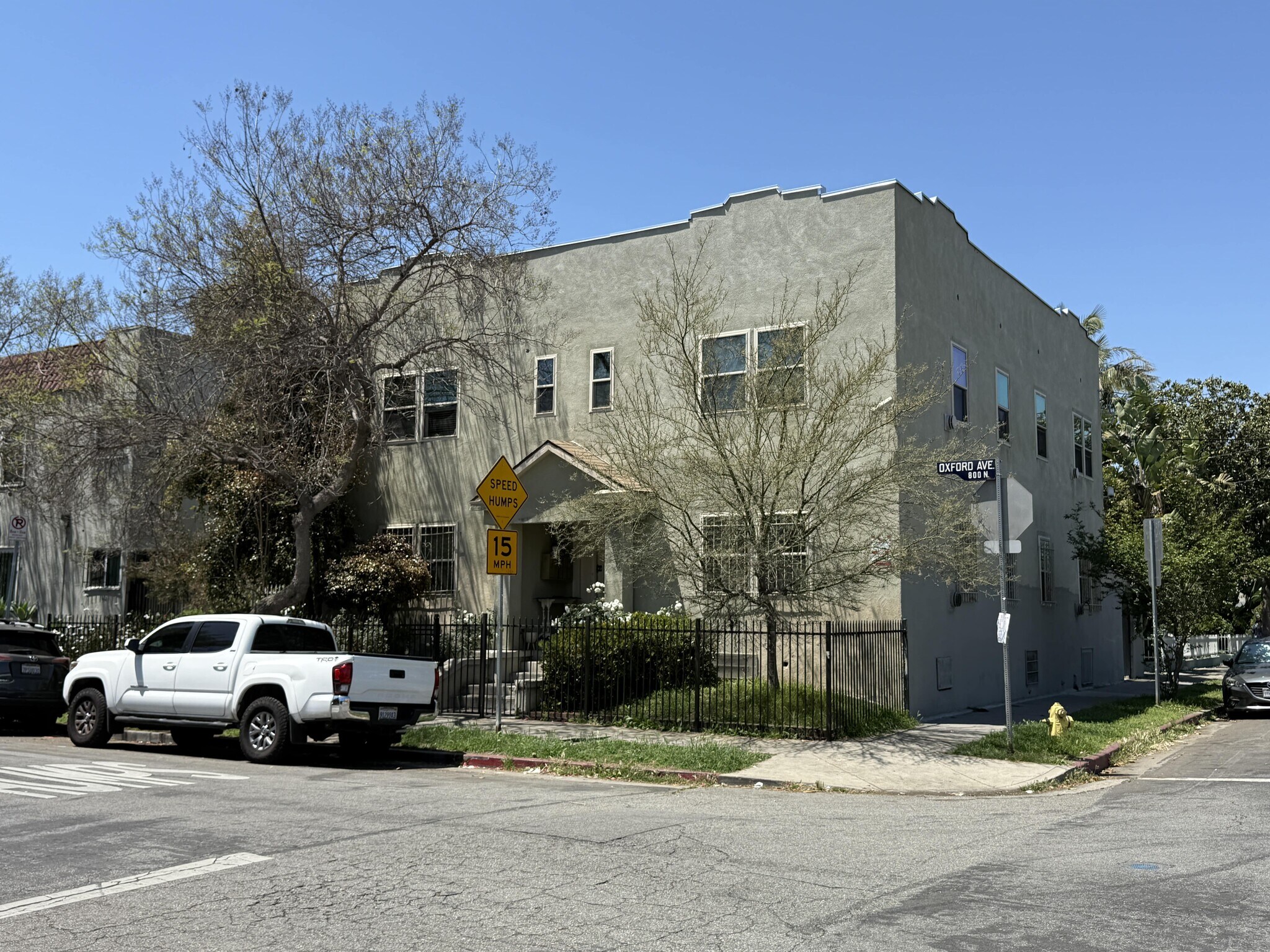 881 N Oxford Ave, Los Angeles, CA à vendre Photo de l’immeuble– Image 1 sur 15