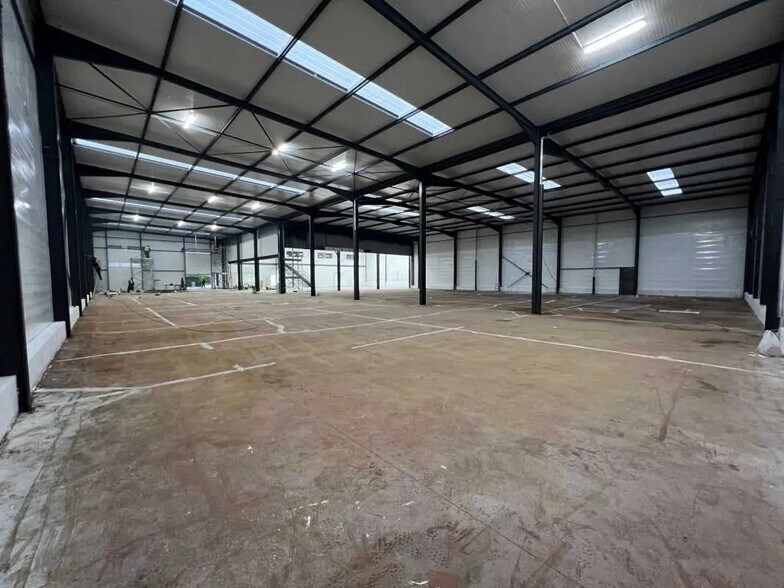 Local d’activités dans Goussainville à louer - Photo intérieure – Image 1 sur 7