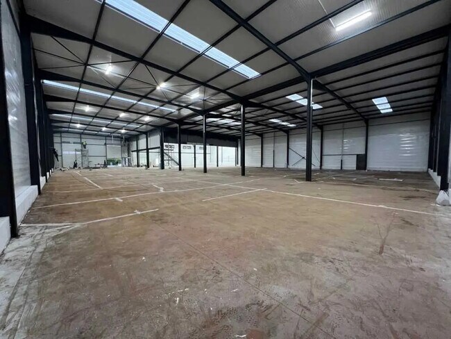 Plus de détails pour Bureau, Local d'activités à louer