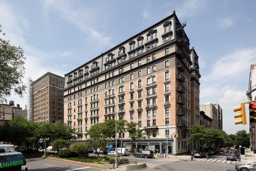 301 W 108th St, New York, NY à louer - Photo de l’immeuble – Image 3 sur 4