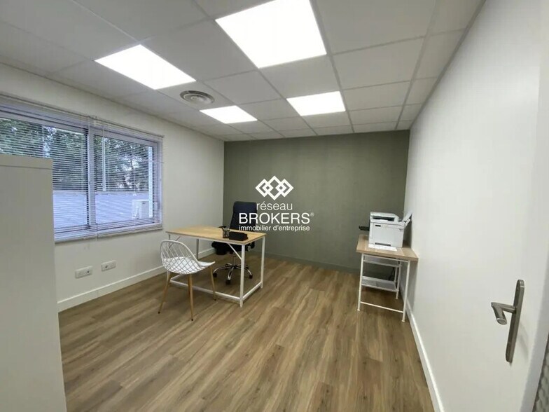 Local commercial dans Crolles à vendre - Photo intérieure – Image 1 sur 5