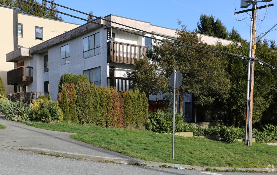 1222 5th Ave, New Westminster, BC à vendre - Photo principale – Image 1 sur 4