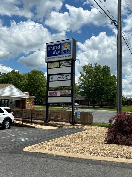 1020 Jefferson Hwy, Staunton, VA à louer - Photo de l’immeuble – Image 3 sur 7