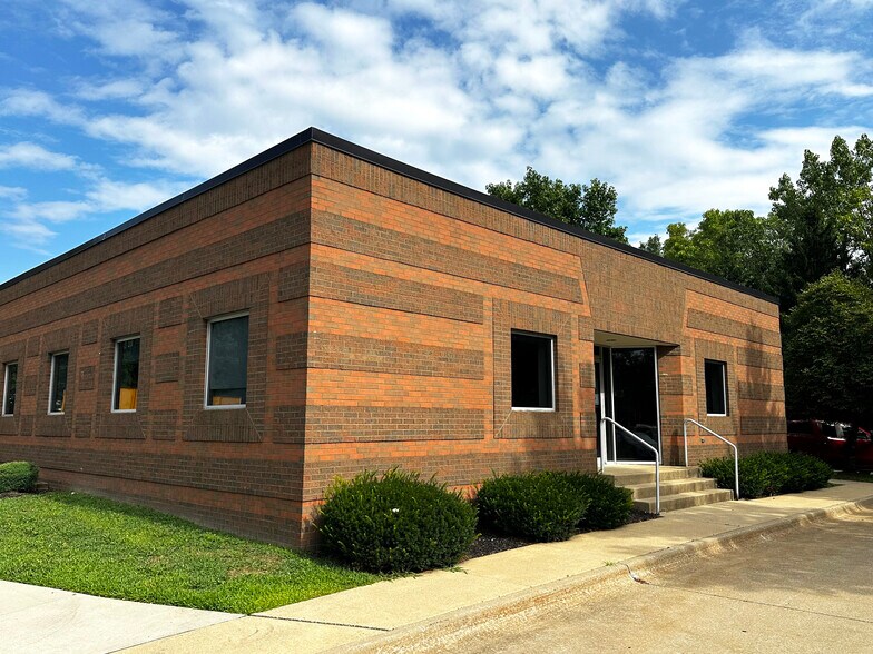 1540 Corporate Woods Pky, Uniontown, OH à louer - Photo de l’immeuble – Image 3 sur 6