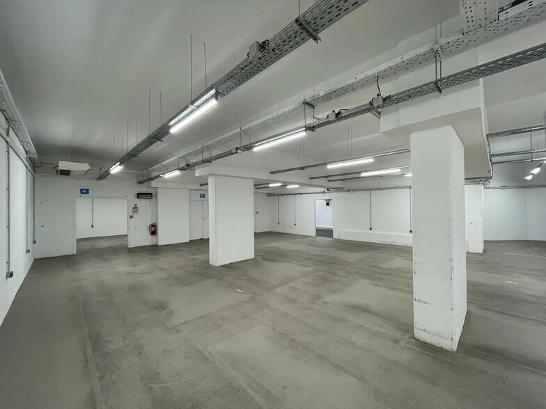 Local d'activités dans Marseille à vendre - Photo de l’immeuble – Image 2 sur 7