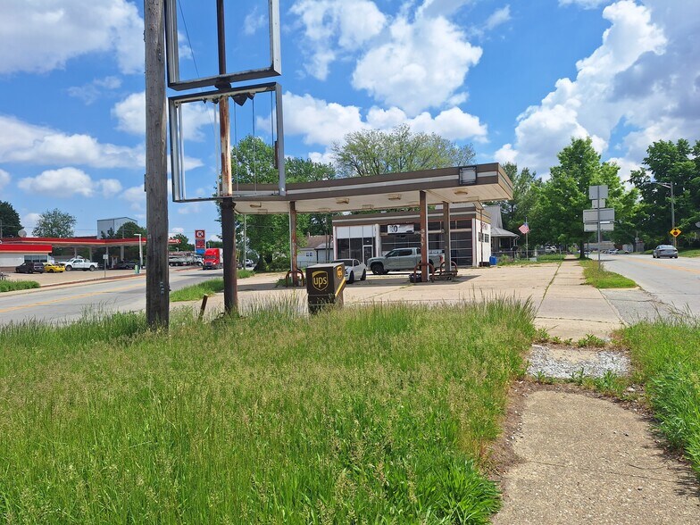 1000 E Market St, Crawfordsville, IN à vendre - Photo de l’immeuble – Image 2 sur 8