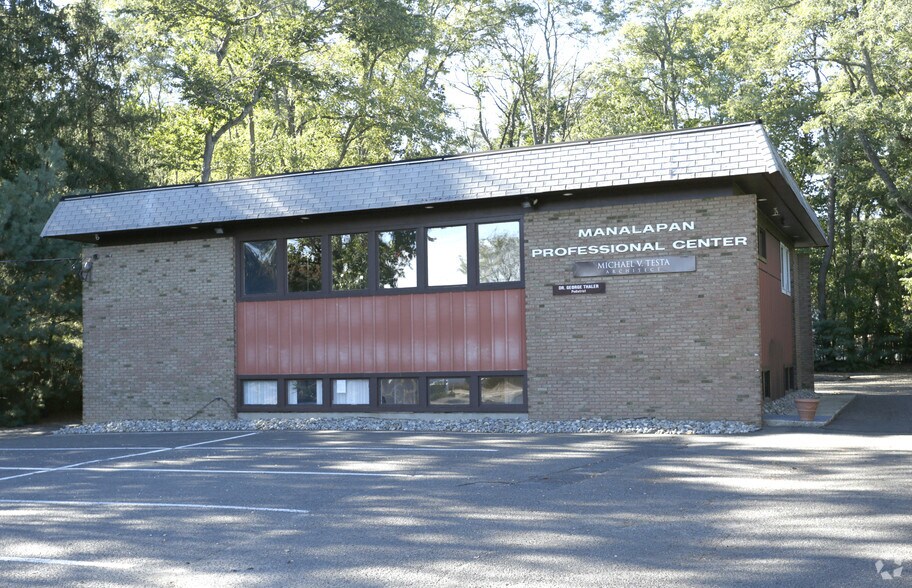 701 Tennent Rd, Manalapan Township, NJ à louer - Photo principale – Image 1 sur 9