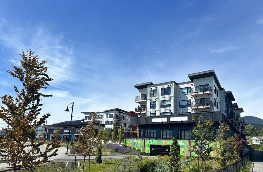 1000-1018 Venture Way, Gibsons, BC à louer - Photo de l’immeuble – Image 3 sur 4