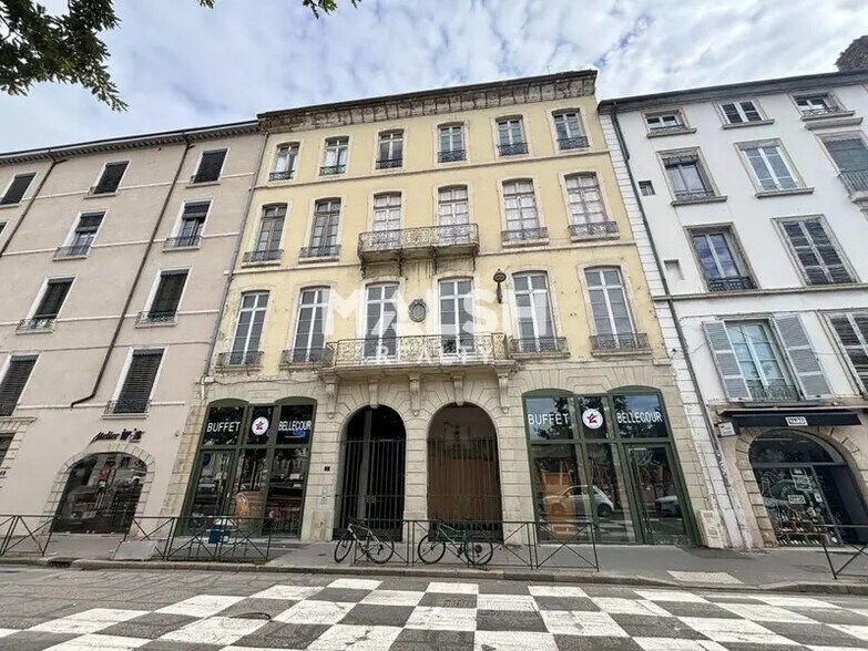Bureau dans Lyon à louer - Photo de l’immeuble – Image 1 sur 8