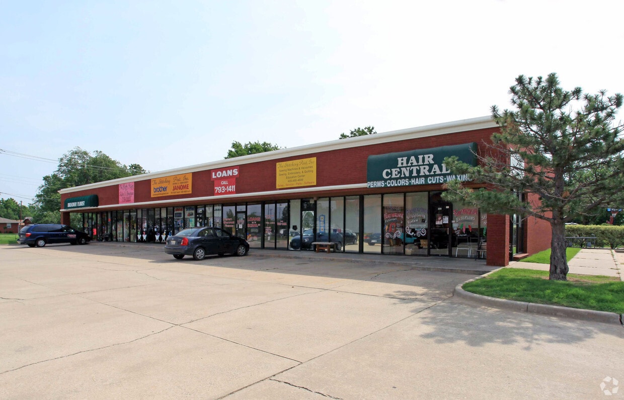 300-328 N Broadway St, Moore, OK à louer Photo de l’immeuble– Image 1 sur 1