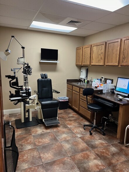405 Paris St, Castroville, TX à louer - Photo de l’immeuble – Image 3 sur 9