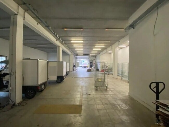 Plus de détails pour Bureau, Local d'activités à louer