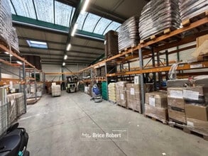 Local d’activités dans Saint-Priest à louer Photo intérieure– Image 2 sur 10