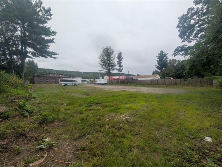 235 Washington St, Claremont, NH à vendre - Photo de l’immeuble – Image 3 sur 7