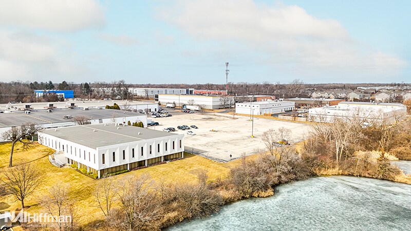 8255 Lemont Rd, Darien, IL à louer - Photo de l’immeuble – Image 3 sur 6