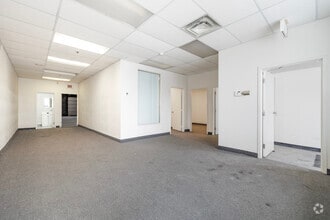 90A-90F Boul Brunswick, Dollard-des-Ormeaux, QC à louer Photo intérieure– Image 2 sur 19