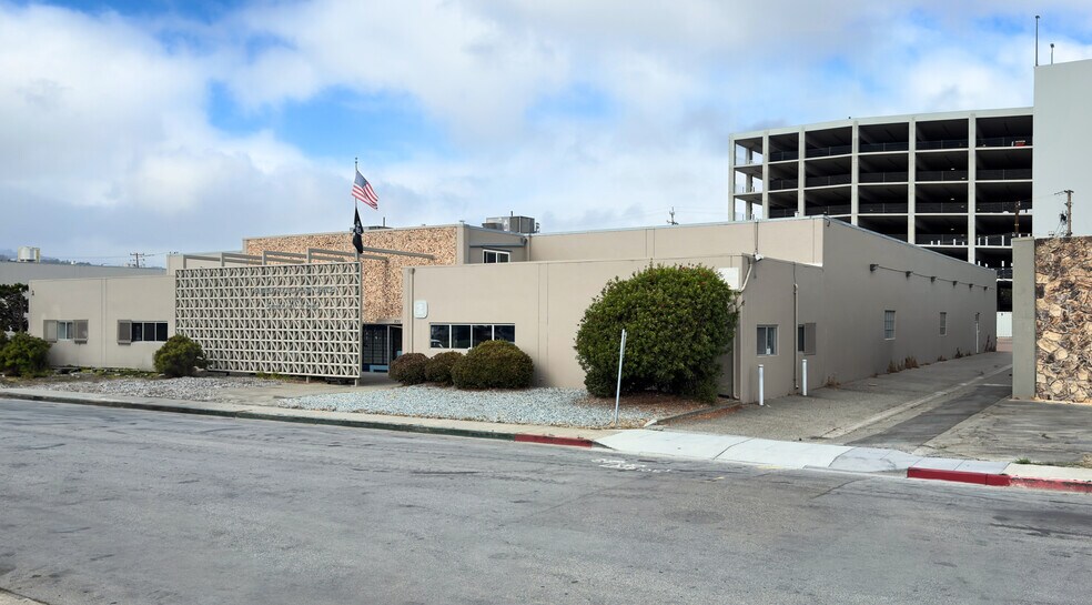 820 Stanton Rd, Burlingame, CA à louer - Photo de l’immeuble – Image 1 sur 2