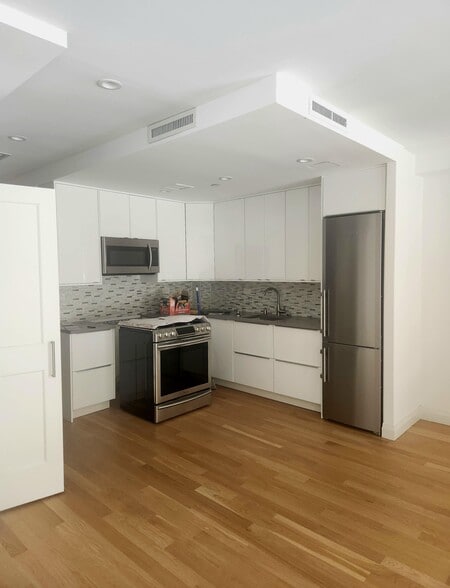 698 2nd Ave, New York, NY à vendre - Photo intérieure – Image 2 sur 12