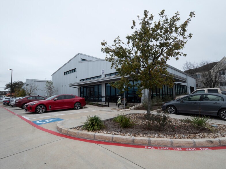 1005 E Saint Elmo Rd, Austin, TX à louer - Photo principale – Image 1 sur 13