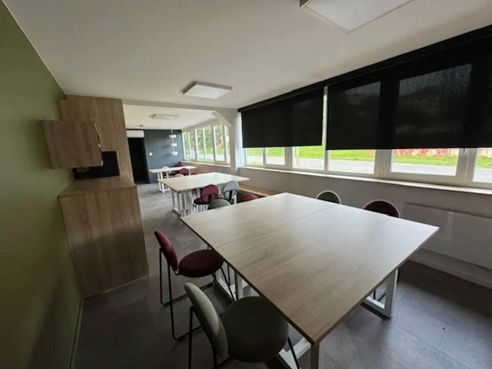 Bureau dans Porte des Pierres Dorées à louer Photo intérieure– Image 1 sur 5