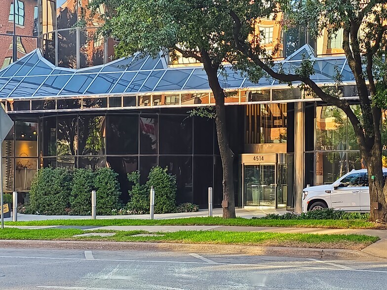 4514 Cole Ave, Dallas, TX à louer - Photo de l’immeuble – Image 3 sur 11