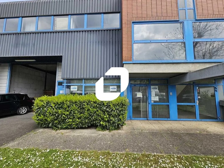 Local d’activités dans Villepinte à louer - Photo de l’immeuble – Image 2 sur 24