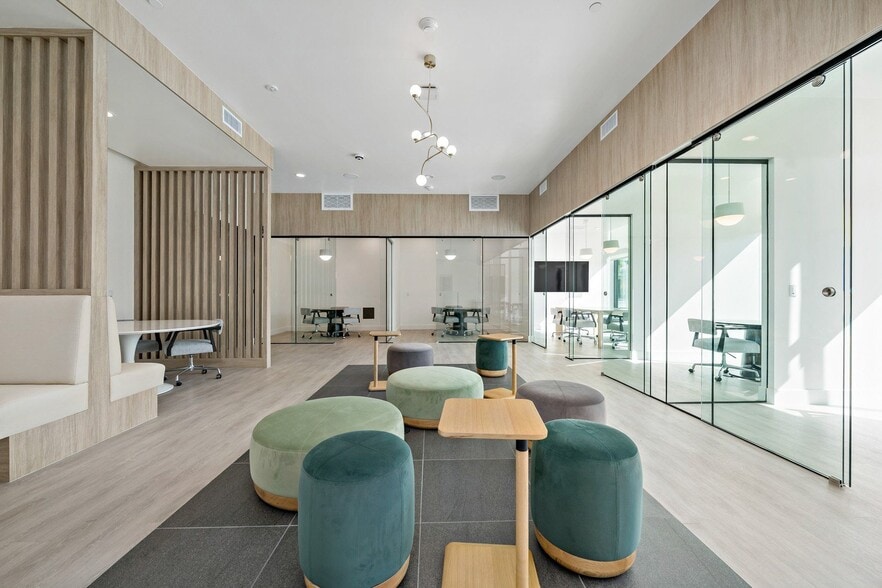 200 N Vermont Ave, Los Angeles, CA à louer - Photo de l’immeuble – Image 3 sur 65