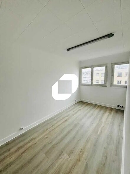 Bureau dans Nanterre à louer - Photo de l’immeuble – Image 3 sur 9