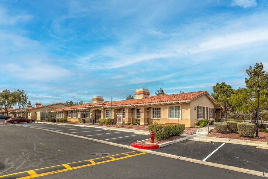 3145 E Warm Springs Rd, Las Vegas, NV à louer - Photo de l’immeuble – Image 3 sur 7